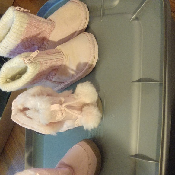 Pink Fur-Lined Baby Boots - Picture 2 of 3